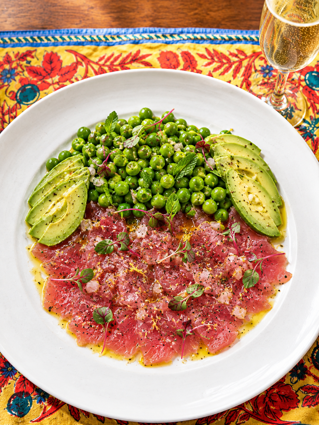 Carpaccio de Atún con Guisantes y Aguacate